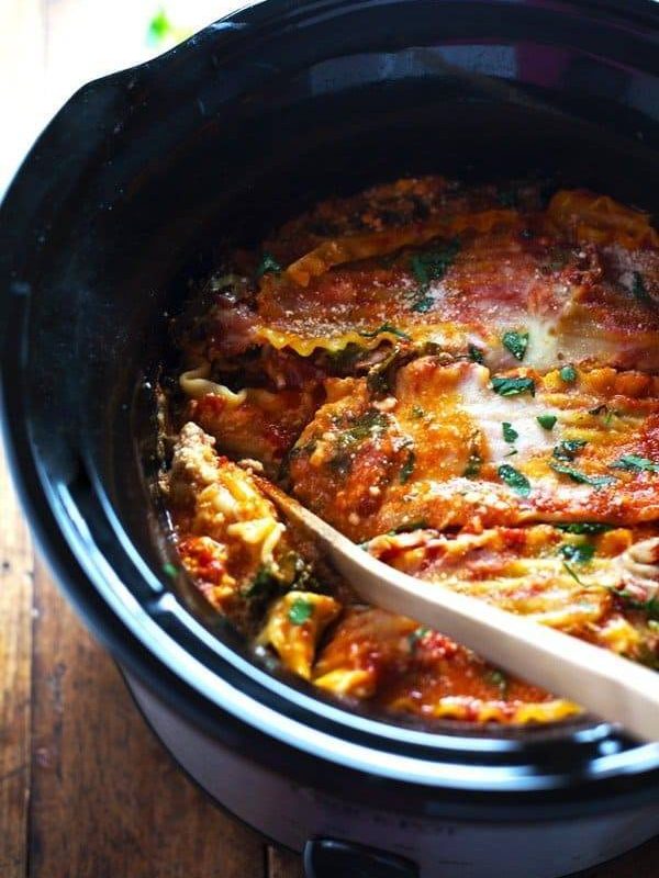 Super Easy Skinny Veggie Crockpot Lasagna - a handful of simple ingredients for a healthy family dinner. | https://total-lean.today